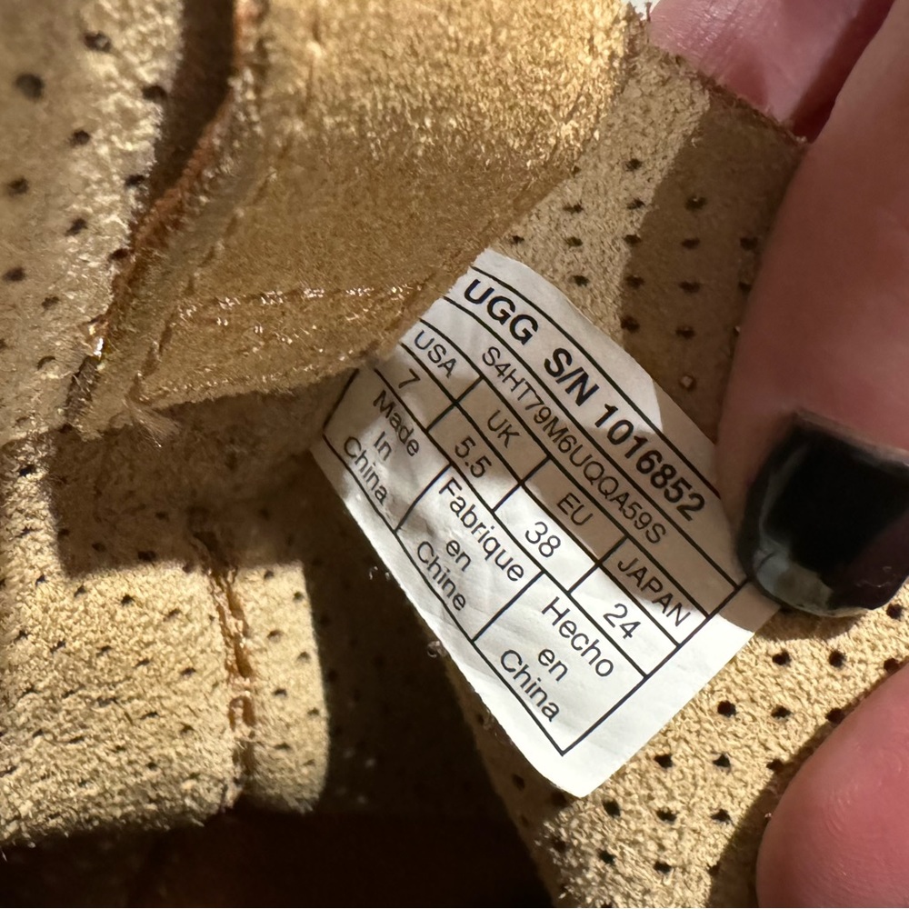 Ugg boots - Picture 4 of 4